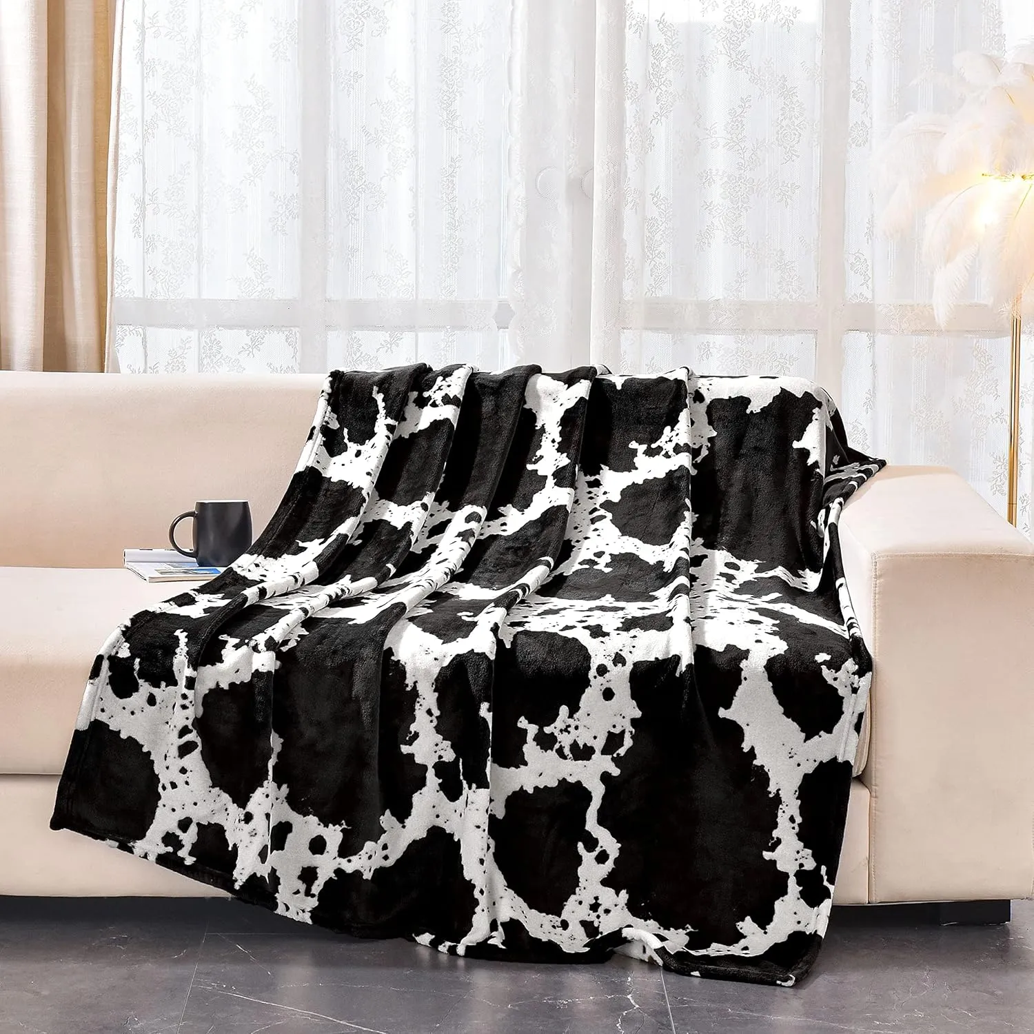 BNuitland Black Cow Print Flannel Blanket (50x70 Inches) with Storage pouch, 300 GSM Double Sided Super Soft Cozy Fleece Outdoor Lap Bed Throw, Gift for Adults and Kids, Lightweight Fuzzy Cow Decor