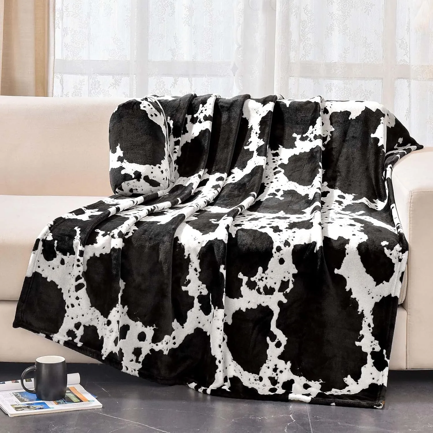 BNuitland Black Cow Print Flannel Blanket (50x70 Inches) with Storage pouch, 300 GSM Double Sided Super Soft Cozy Fleece Outdoor Lap Bed Throw, Gift for Adults and Kids, Lightweight Fuzzy Cow Decor