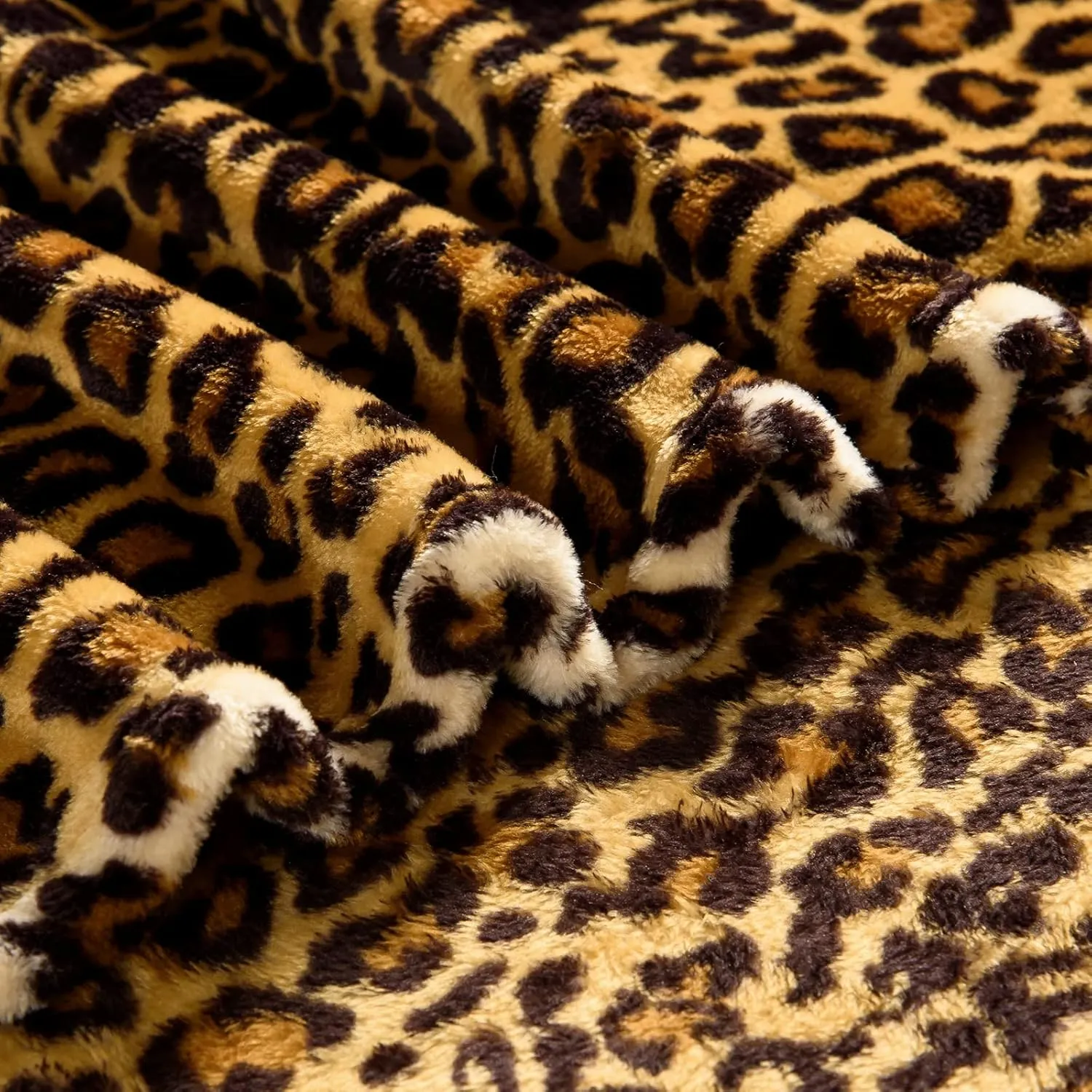 Bnuitland Leopard Print Fleece Flannel Throw (50x40inch) with Storage Pouch, 300 GSM Double Sided Lightweight for Bed Sofa Travel, Super Soft Fuzzy Fluffy Cheetah Print Blanket for Babys/Kids/Pets