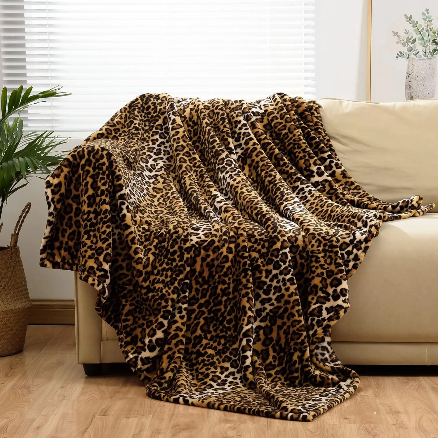 Bnuitland Leopard Print Fleece Flannel Throw (50x40inch) with Storage Pouch, 300 GSM Double Sided Lightweight for Bed Sofa Travel, Super Soft Fuzzy Fluffy Cheetah Print Blanket for Babys/Kids/Pets