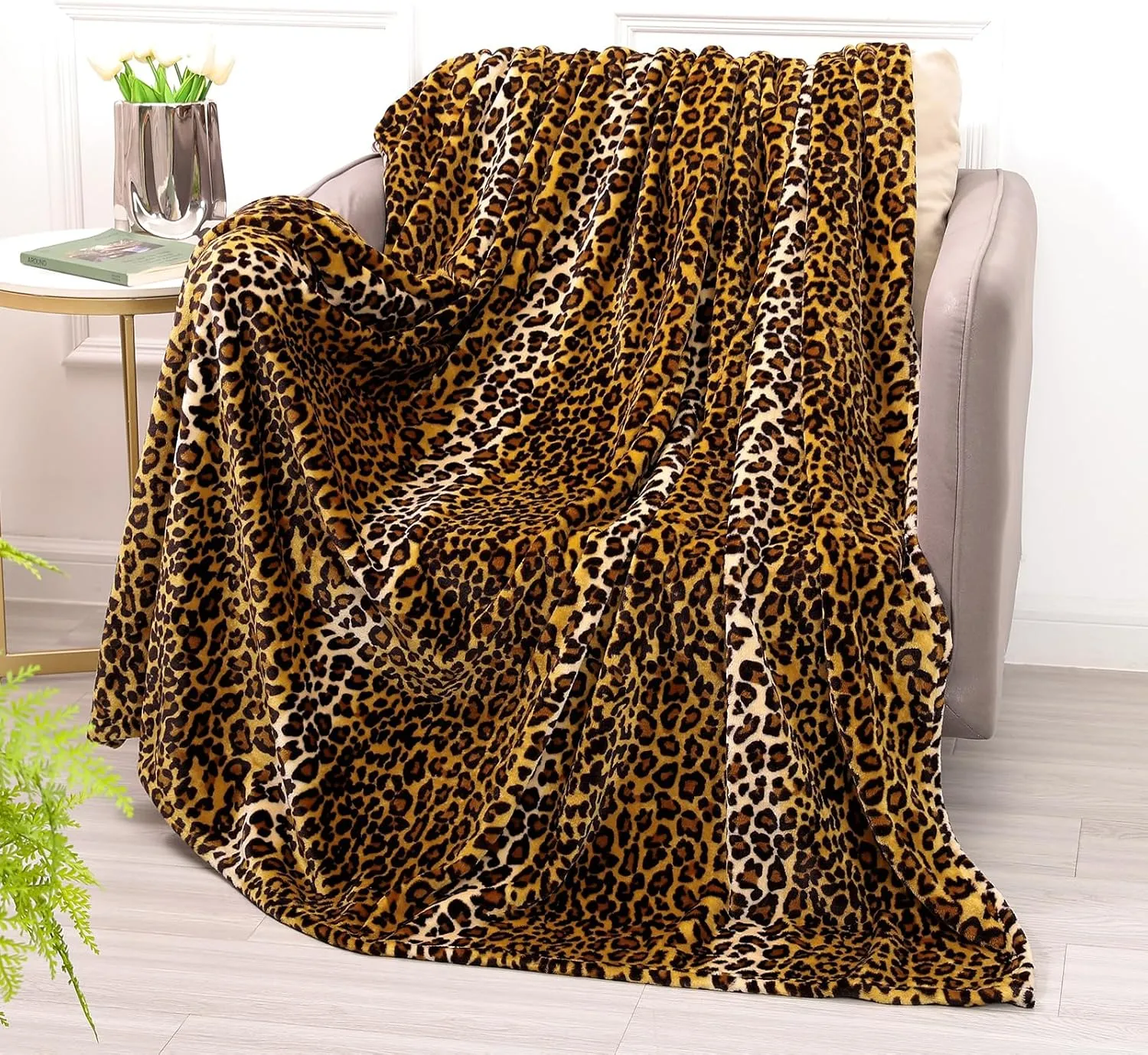Bnuitland Leopard Print Fleece Flannel Throw (50x40inch) with Storage Pouch, 300 GSM Double Sided Lightweight for Bed Sofa Travel, Super Soft Fuzzy Fluffy Cheetah Print Blanket for Babys/Kids/Pets